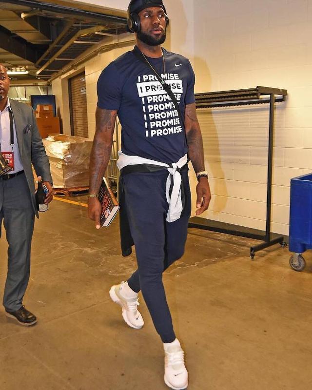 震惊+1！美记：我本以为保罗是快船队史首个退役球衣的球员（意外！美记者：原以为快船首件退役球衣会属于保罗）