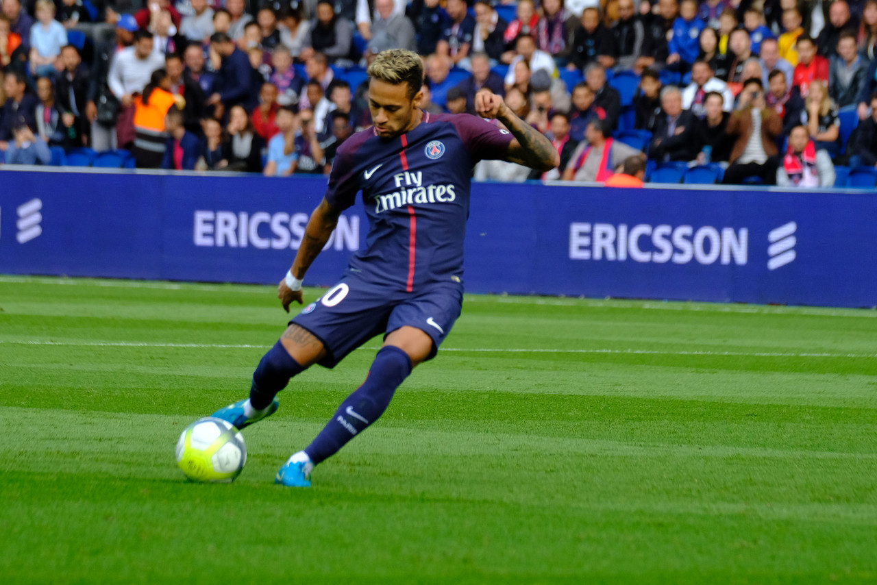 凯恩谈阿森纳：和巴黎是不同的球队，在防守上更强一些（凯恩评阿森纳：与巴黎风格不同，防守更胜一筹）