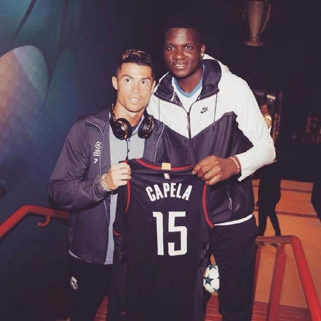 字母哥：我可以出战明天的背靠背比赛，并且出场时间比今天多（字母哥：明天背靠背能打，出场时间将比今天更长）