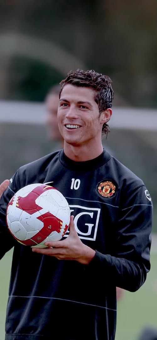 挑起进攻大旗！希罗首节超5成命中率得12分，热火5分领先（希罗手感火热：首节12分命中率超五成，热火领先5分）