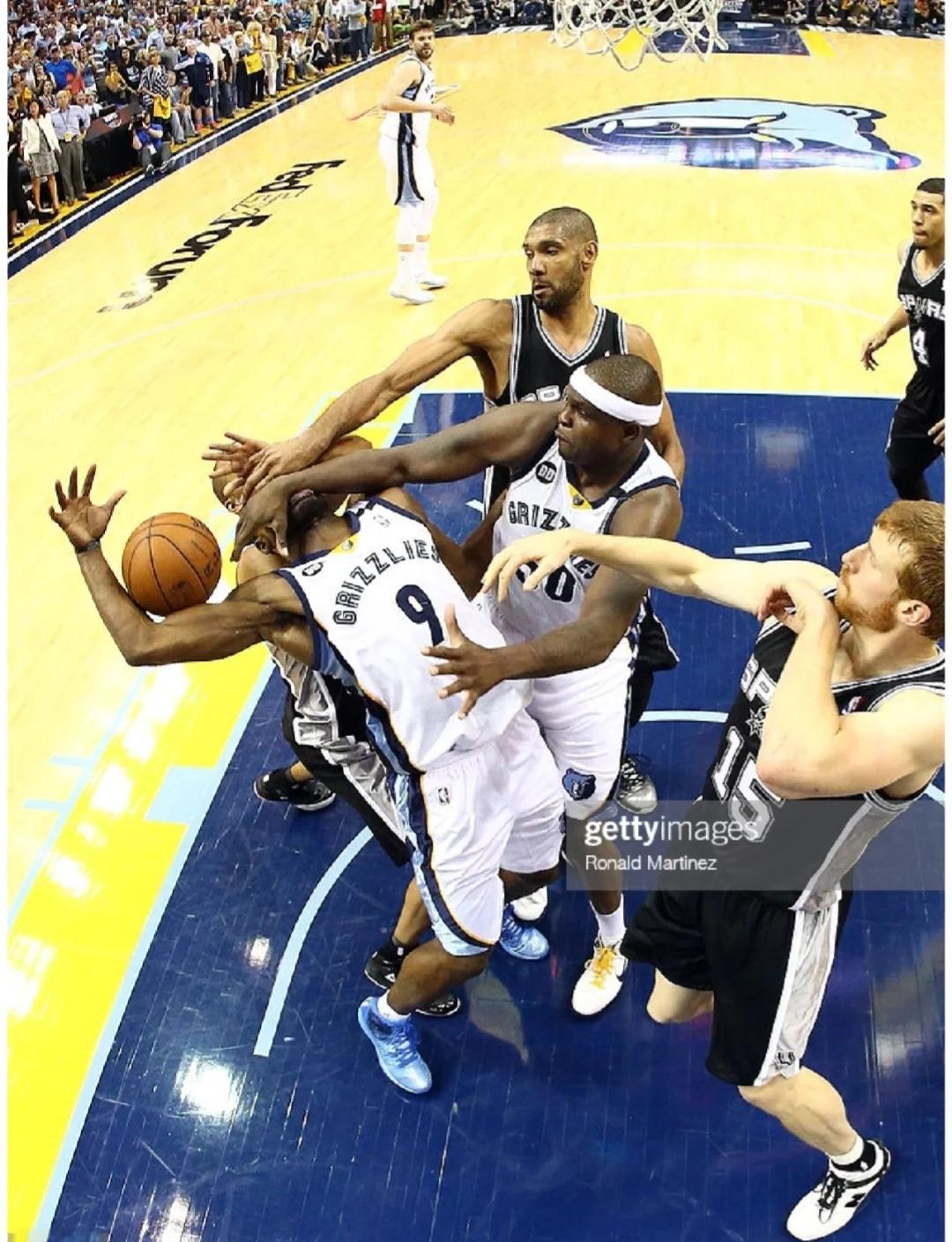 天空体育：谢什科没有重伤，预计最多缺席一个月（天空体育：谢什科伤势不重，最多休战1个月）