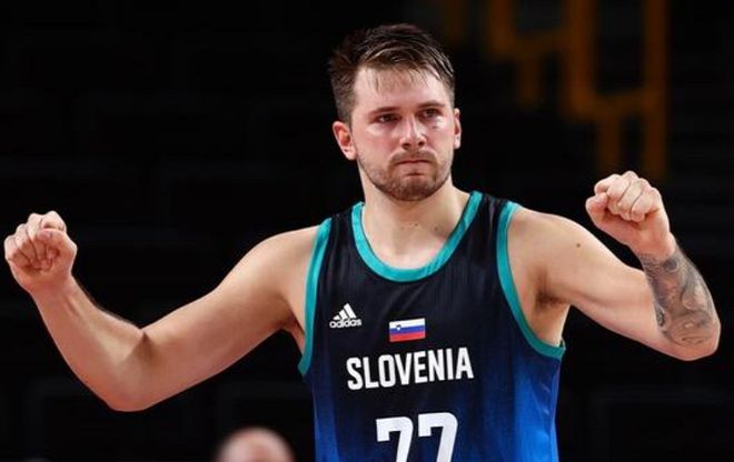 爆发！他连续得分无人能挡（火力全开！他连连得分无人可挡）