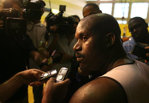 欧冠战报：西蒙屡献神扑，巴尔科拉中框，巴黎0-0闷平毕包（欧冠快讯：西蒙连番神扑，巴尔科拉中柱，巴黎与毕包0-0收场）