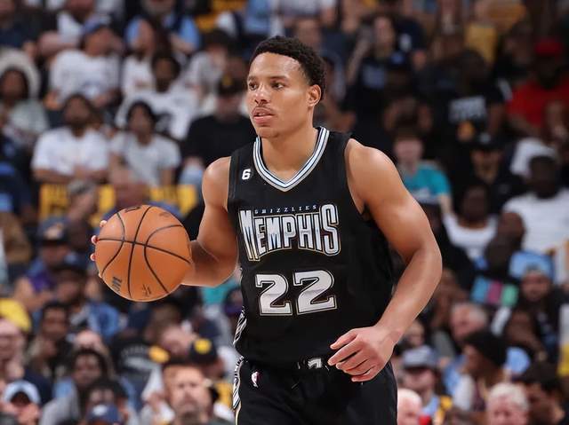 姆本扎：下赛季继续效力铁人，团结一心是实现中超的关键（姆本扎：下赛季将继续为铁人出战，团结一致是冲超关键）