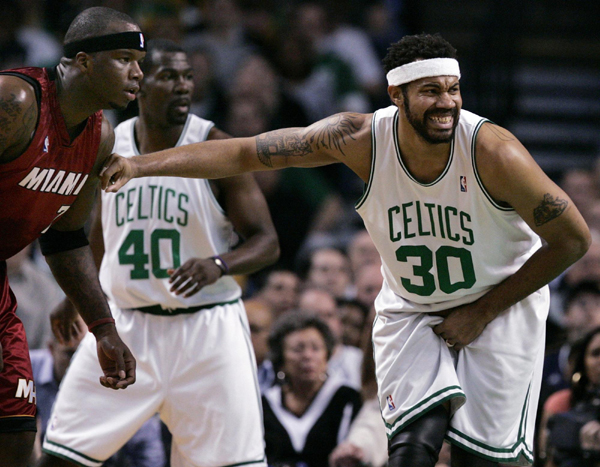 央视：世界杯门票“动态定价”惹不满，球迷直呼“贵得离谱”（央视曝世界杯门票动态定价引争议，球迷吐槽价格离谱）