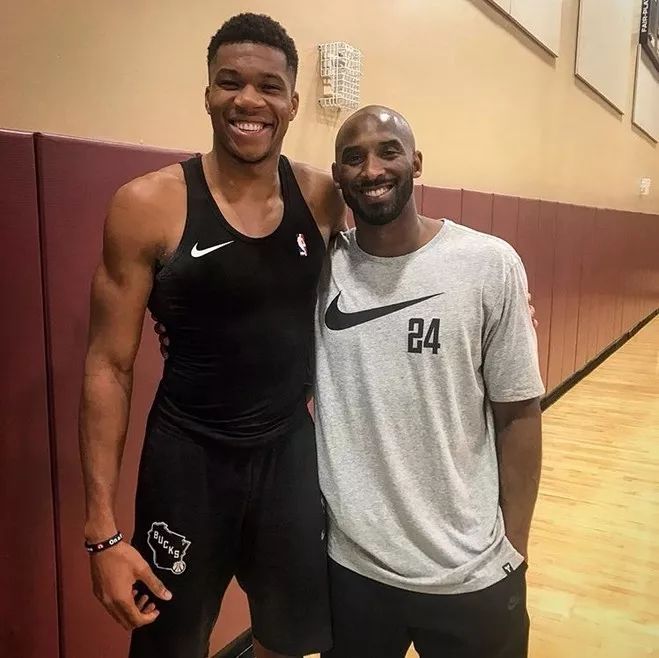 火箭效率不减杜兰特稳定，却连续输给弱队，真需要人组织控场分担（火箭效率在线、杜兰特状态稳，却仍接连不敌弱旅，确实需要有人组织控场来分担重任）