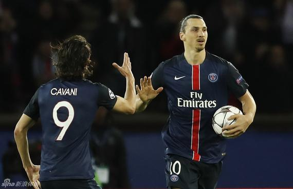 型男登场！76人球员入场穿搭秀，灯光摄像齐备（潮男亮相！76人球员入场造型秀，灯光摄影一应俱全）