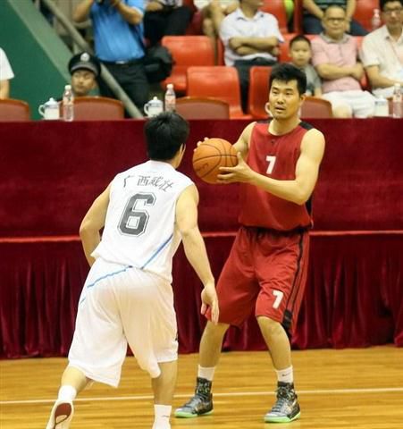 近五战4胜1负！浓眉：我们只是开始把一切都理顺了（近五场4胜1负，浓眉：球队才刚步入正轨）