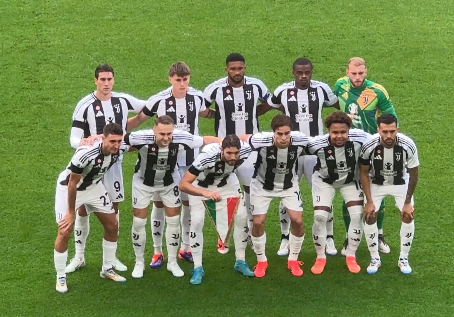 【战术决策】2025赛季第16周：摩尔、科恩和约翰逊展示菜鸟主帅进攻创造力（战术洞察：2025赛季第16周——摩尔、科恩与约翰逊展现新晋主帅的进攻创意）