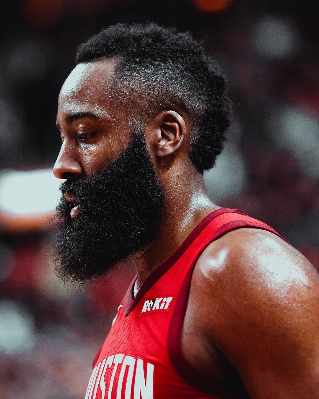 利物浦发布战热刺赛前海报：维尔茨、阿利松等球员出镜（利物浦公布战热刺赛前海报：阿利松、维尔茨等球员亮相）