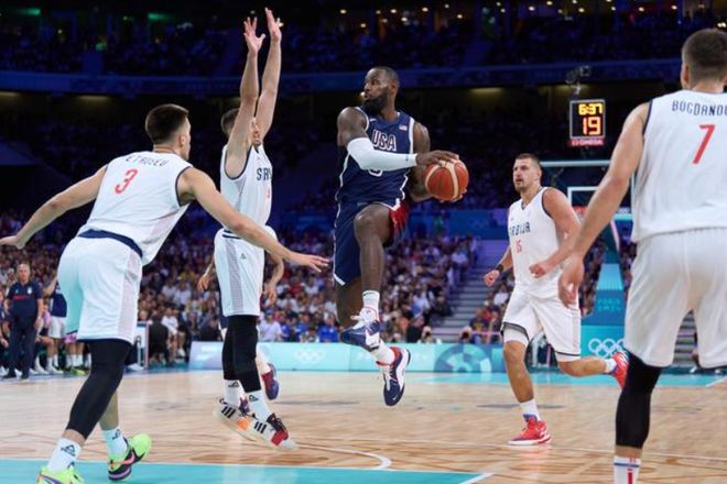 没机会了！杰曼绝杀三分不中 高诗岩两罚全中（绝杀未果：杰曼三分不中，高诗岩两罚全中）