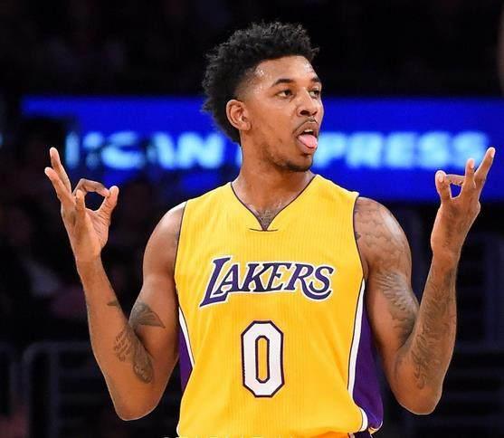 莫雷托：四五家英超中游俱乐部想引进埃永，还有一家有机会踢欧冠（莫雷托：多支英超中游球队追逐埃永，另有一队有望出战欧冠）