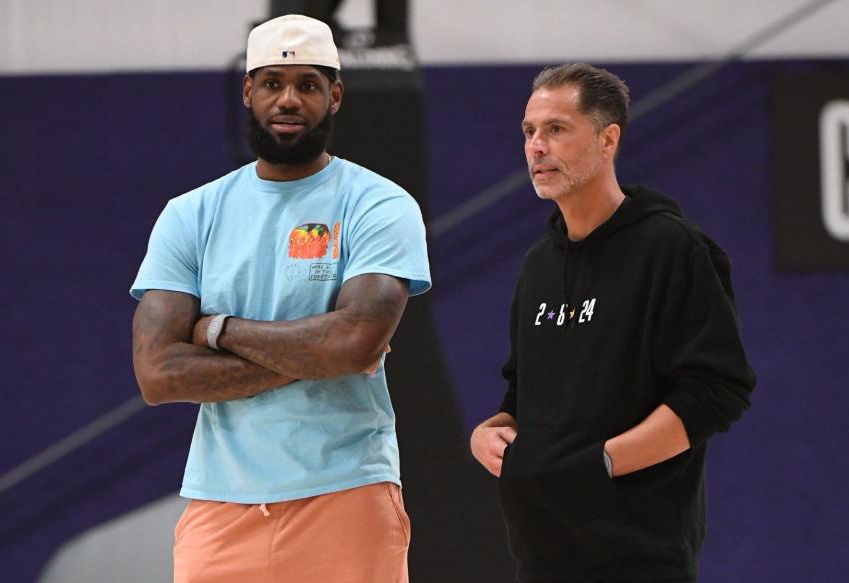 前NV自由人转战WBG后状态下滑引热议（前NV自由人加盟WBG后表现下滑引发热议）