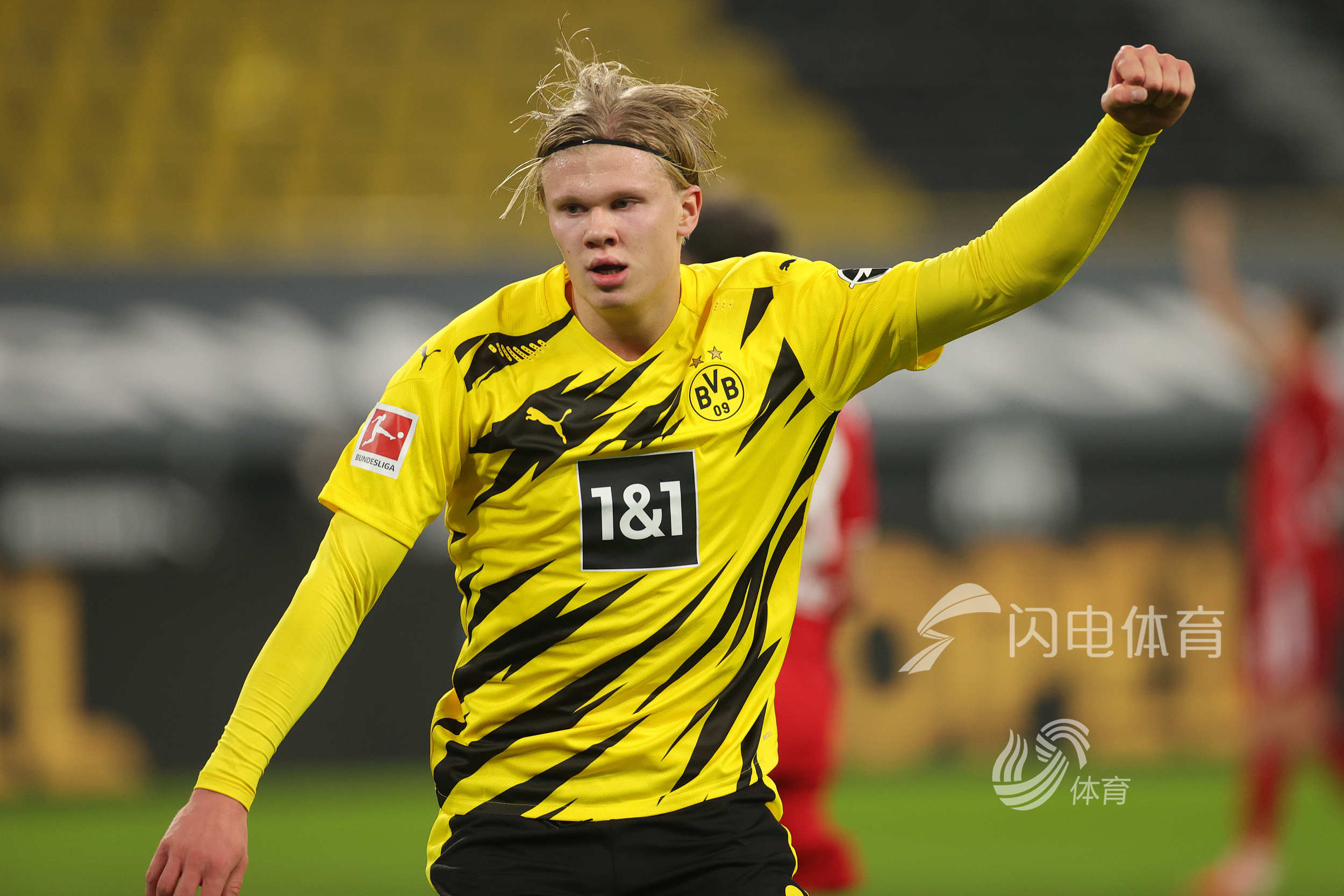 客战凤凰城！湖人官推晒飞往客场登机照：起飞（奔赴菲尼克斯客场！湖人官推晒登机照：启程）