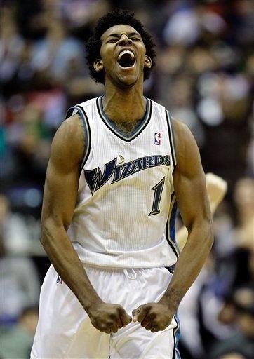 美记：多支季后赛球队询问祖巴茨交易，快船要价至少两个首轮（美媒：多支季后赛队打听祖巴茨交易，快船索要至少两枚首轮签）