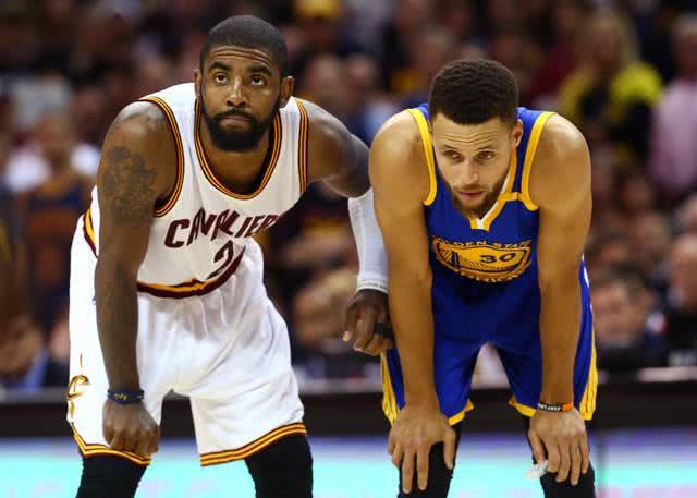 荷媒：阿贾克斯总监和滕哈格进行了长时间交谈，希望他二进宫（荷媒：阿贾克斯总监与滕哈格深度交流，期待其回归二度执教）