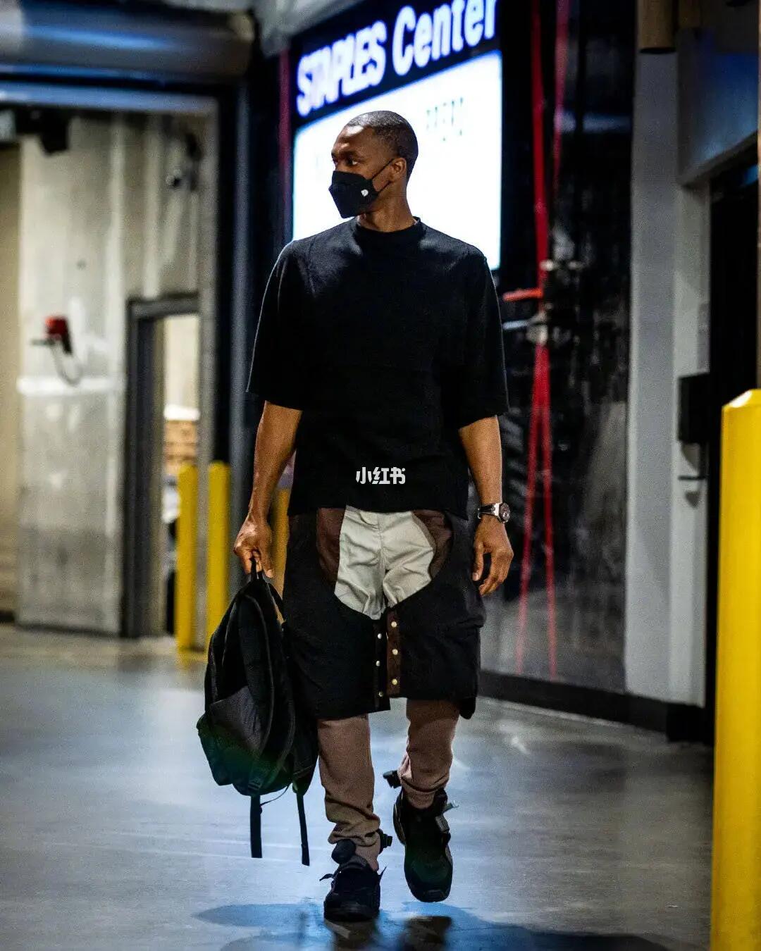 外媒：下赛季欧冠联赛阶段用球将采用白+薄荷绿+紫创新配色（外媒：欧冠下赛季比赛用球将启用白、薄荷绿与紫的全新配色）