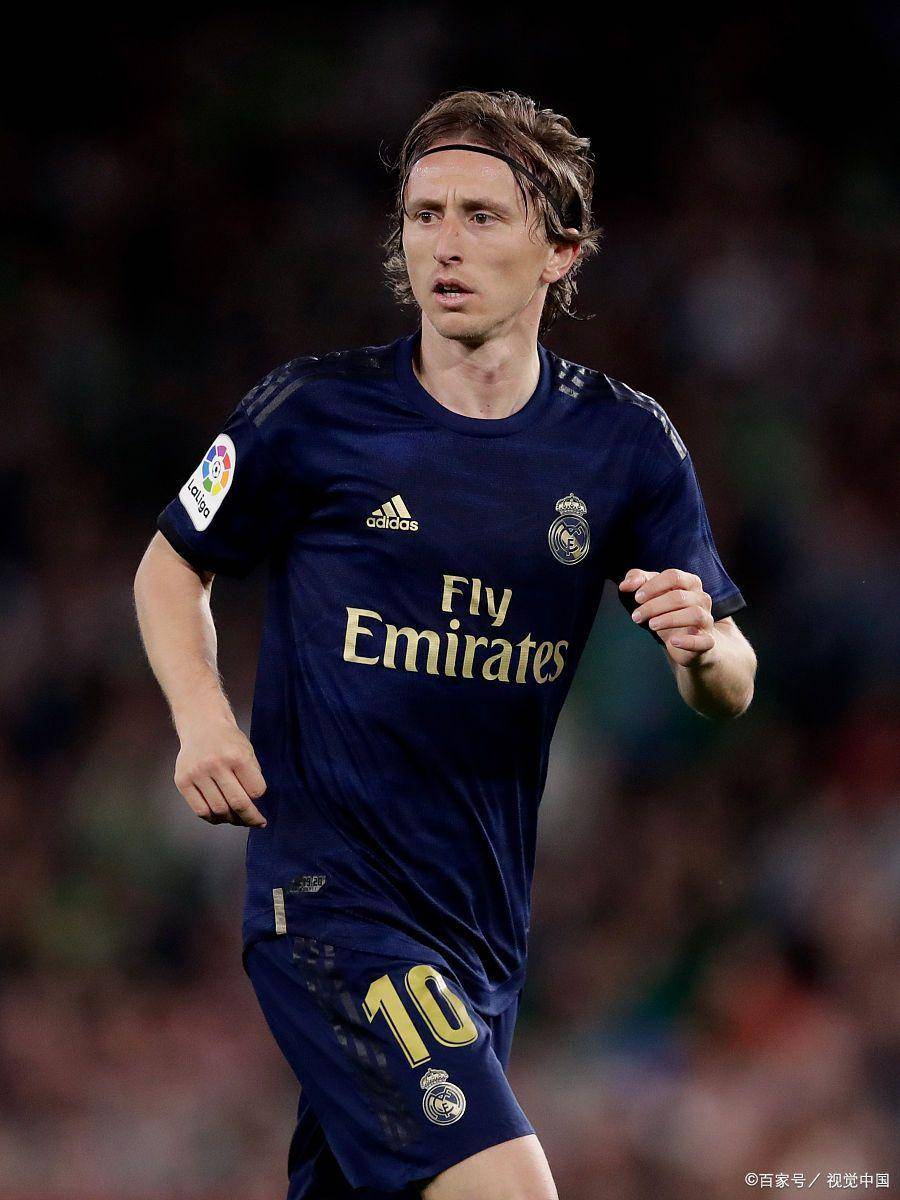 泽林斯基：我的进球有些幸运，这场地根本没法踢球，腿都痛了（泽林斯基：进球有点运气，这场地太差根本踢不了，腿都疼）