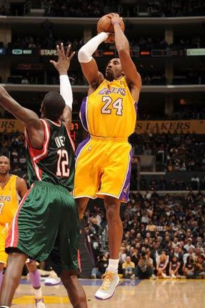 王钰栋新经纪公司：曾代理莱万、拜尔，旗下球员多在德国、瑞士踢球（王钰栋签约新经纪公司：曾服务莱万、拜尔，客户多活跃于德国与瑞士赛场）