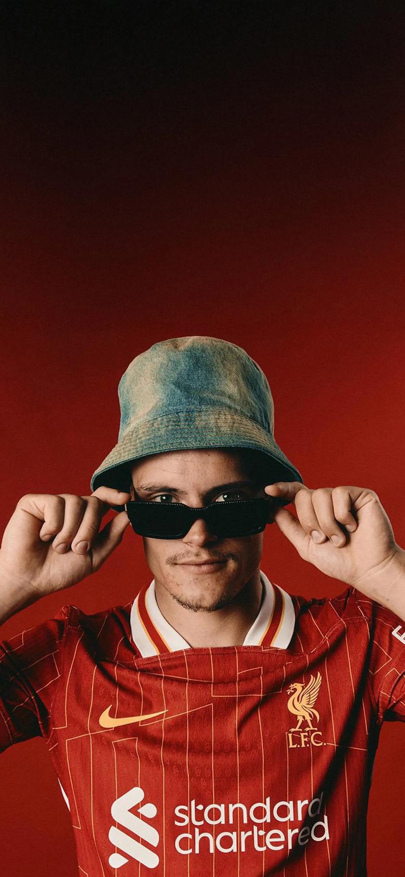 电讯报：队史传奇伊恩·拉什被送往重症监护室，利物浦送祝福（电讯报：利物浦名宿伊恩·拉什进入ICU，俱乐部致以祝愿）