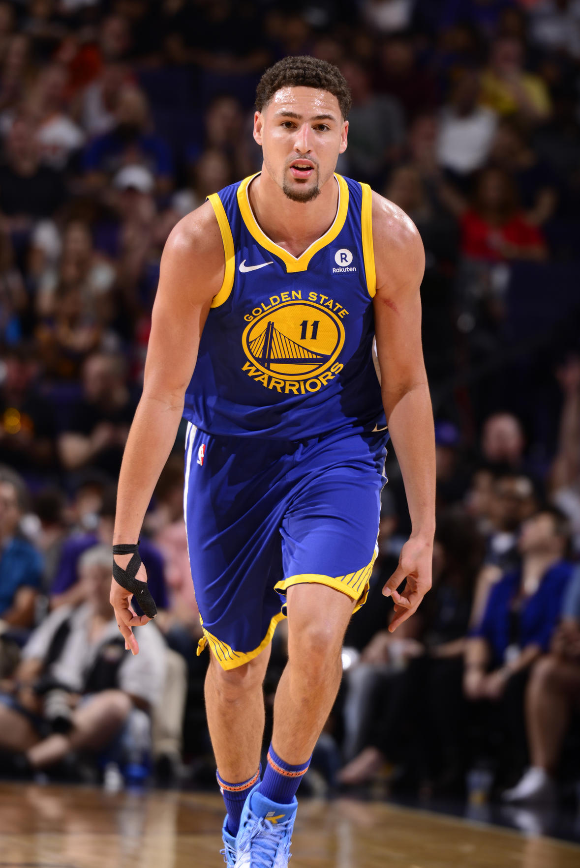 劳塔罗进球后比出A字，把进球献给受伤的前队友阿什拉夫（劳塔罗破门后比出“A”手势，将进球献给受伤的前队友阿什拉夫）